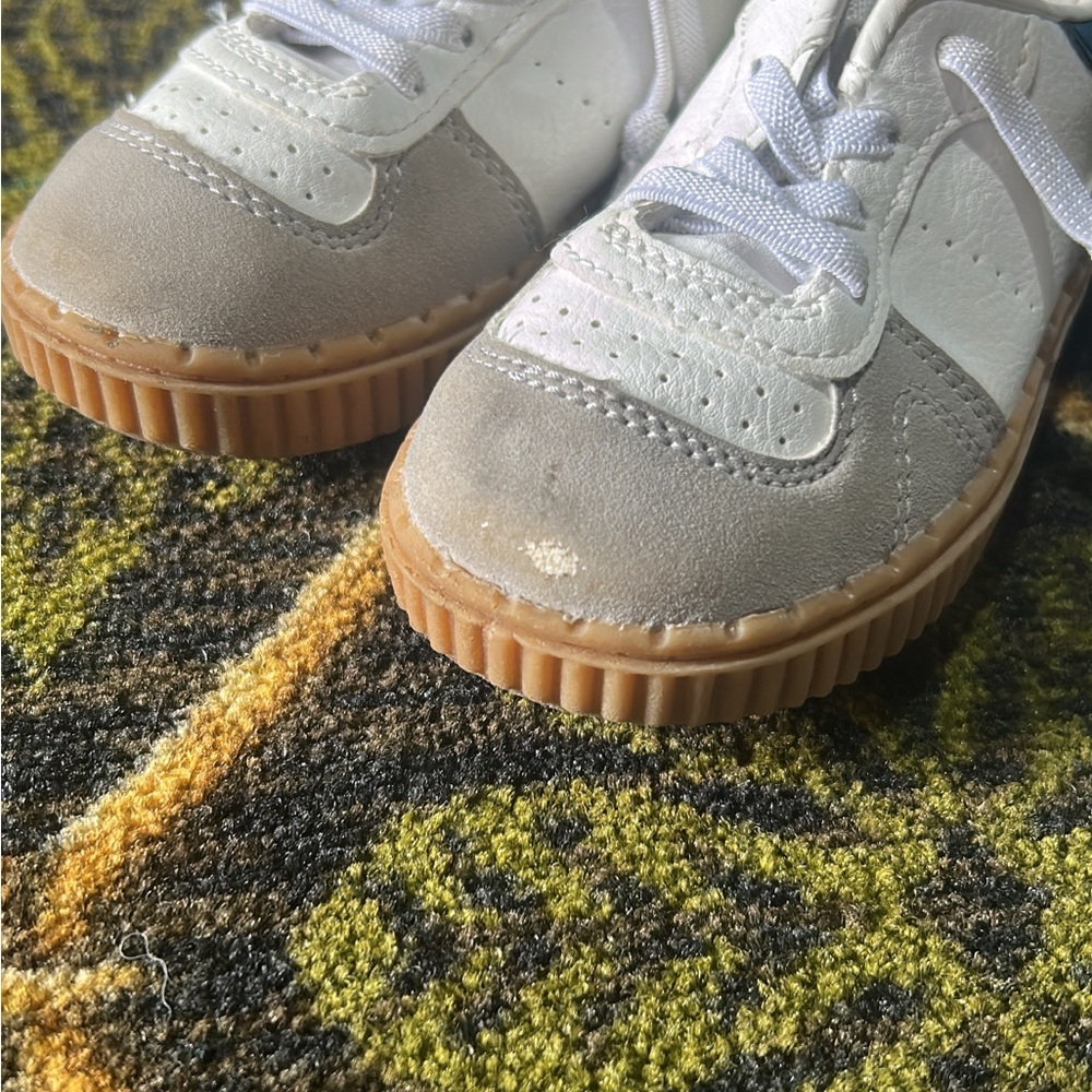 OshKosh B'gosh White and Tan Kids Sneakers - Picture 4 of 4